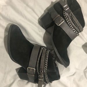 Black suede boots / booties